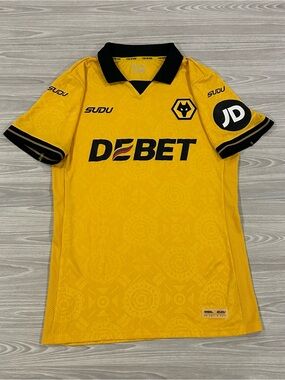 Sudu 2025/26 Wolverhampton Wanderers Home Soccer Jersey Men’s Size Medium